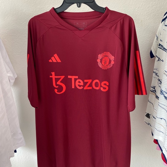 Adidas 2023/2024 Manchester United Training Soccer Jersey. - Picture 8 of 10